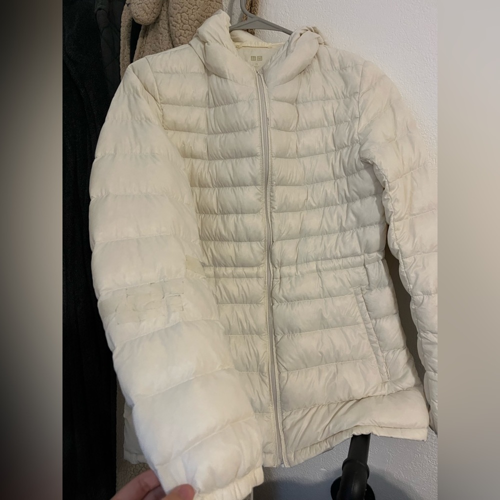 White Uniqlo ultra light down parka jacket